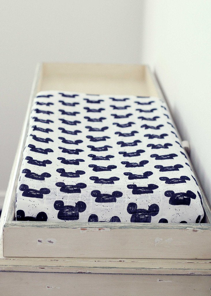 Organic changing pad cover - Modern Mouse